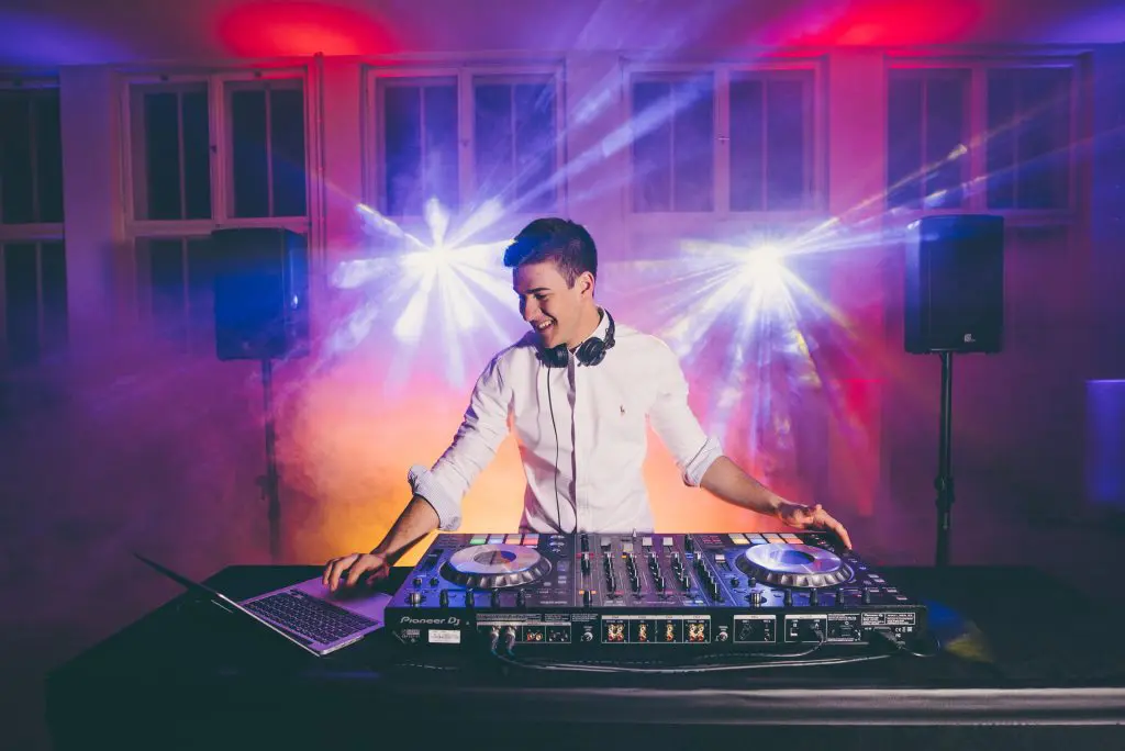 Hochzeits DJ Stuttgart: Musik, Licht und mehr für den perfekten Tag