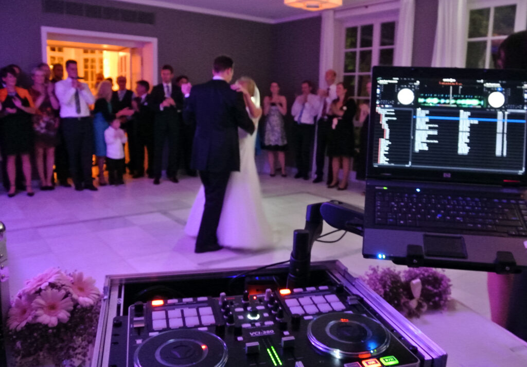 Warum Ihr Hochzeits-DJ ein Meister der Anpassung sein sollte