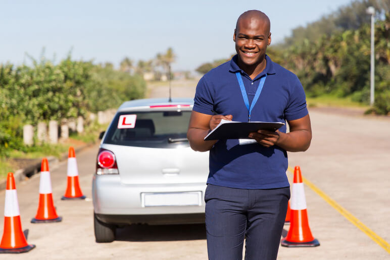 Schnell und sicher zum Führerschein: Die besten Strategien für Fahrschüler