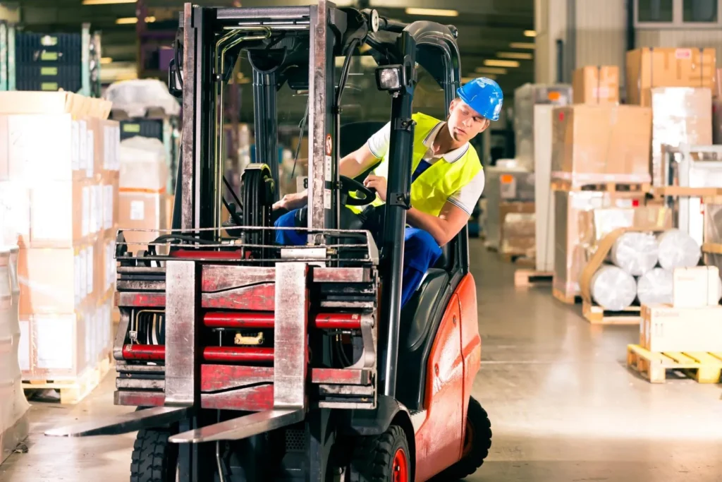 Kosten sparen mit Elektro Gabelstaplern – Tipps für Unternehmen