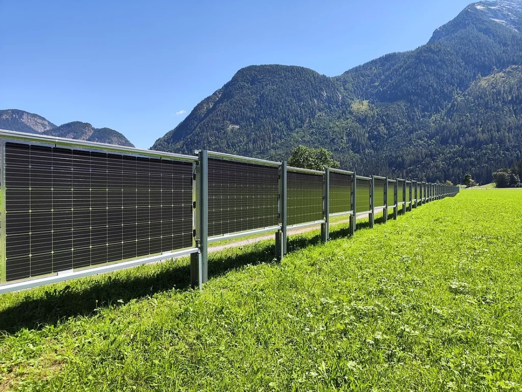 Solarzaun kaufen – Vielseitige Einsatzmöglichkeiten: Hängen, Kleben und mehr für Ihr Zuhause